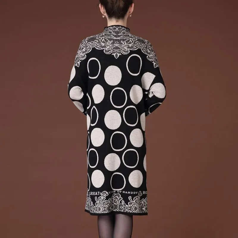 Женское трикотажное платье-миди в горошек