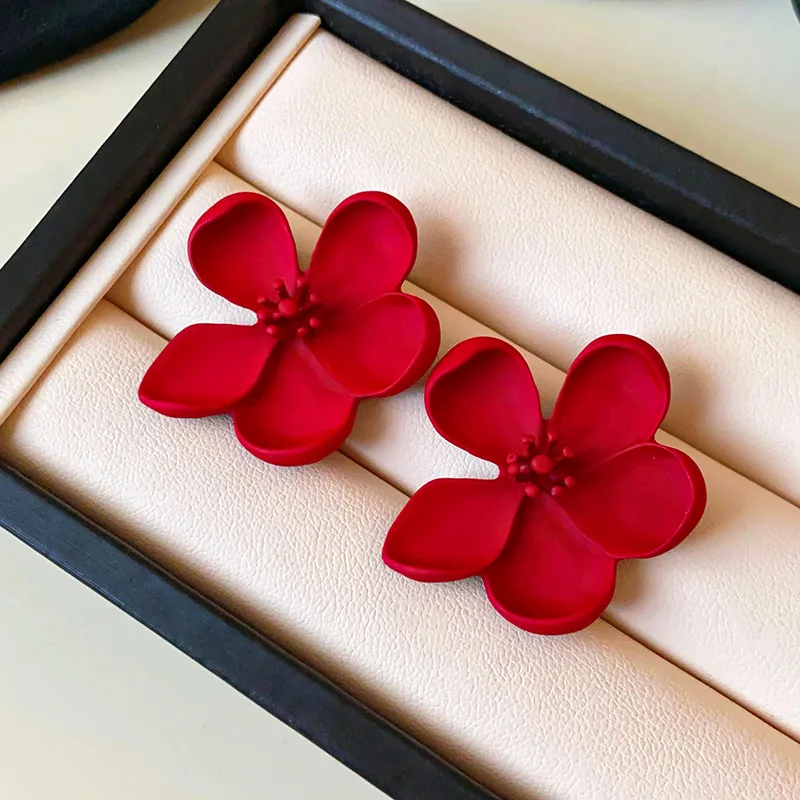 Женские серьги в стиле ретро красные с крупными цветами 2024