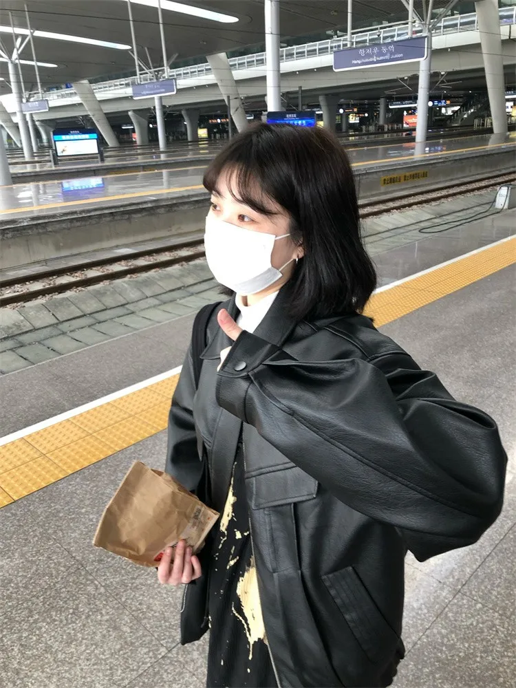 Высококачественное текстурированное кожаное пальто на молнии с лацканами