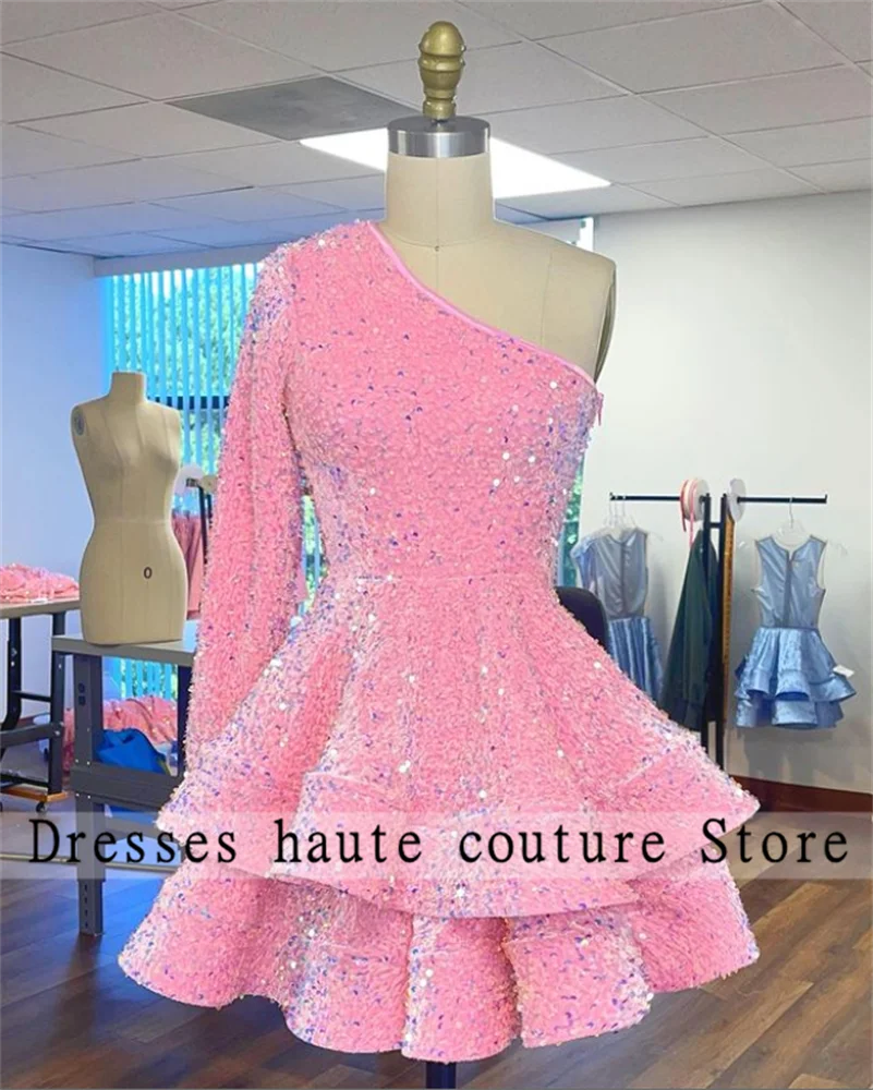 

Sexy Pink Puffy Short Prom Dresses 2023 One Shoulder Velvet Sequins Party Dress Mini Cocktail Gowns Vestidos De Fiesta