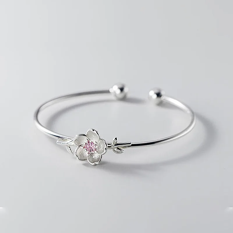 

Регулируемый браслет из серебра 925 пробы с цирконом в виде цветка вишни