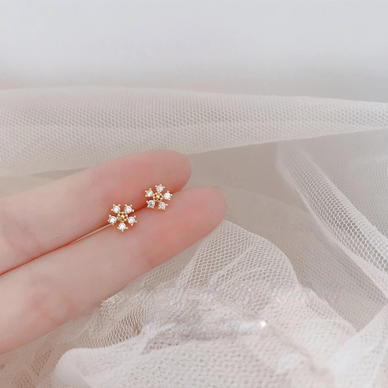

Snowflake Silver Plated 14k Gold Pavé Crystal Five-pointed Star Earrings Women Simple Fashion Wedding Jewelry Accessories