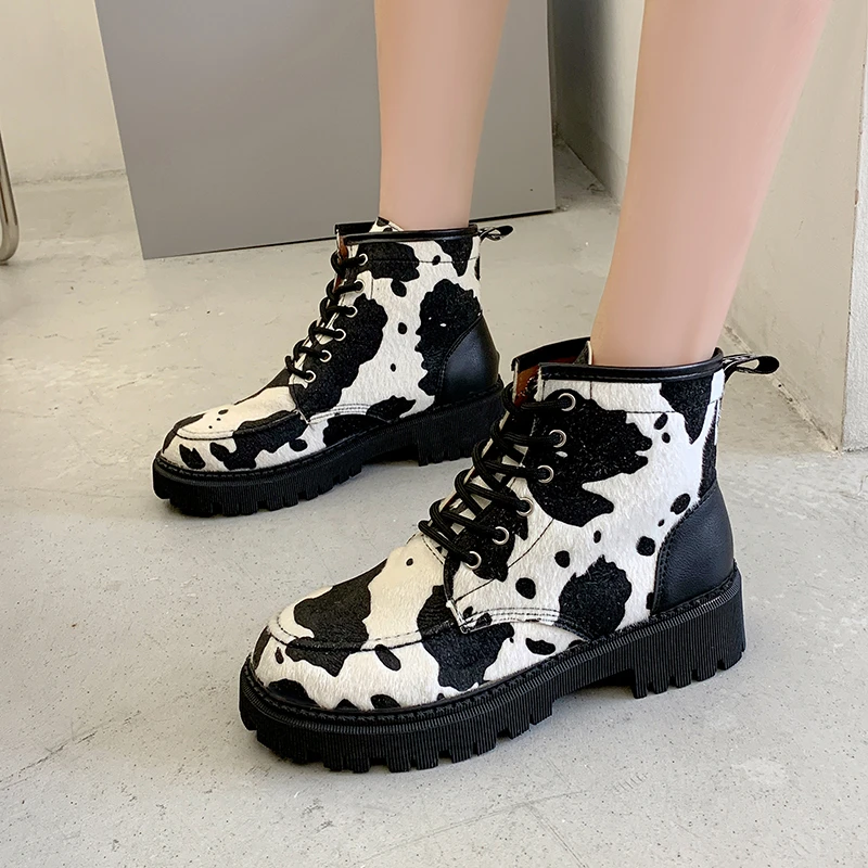 

2022 Women Cow Ankle Boots Patterns Faux Suede Women Med-heels Shoes Black Platform Booties Fashion Ladies Short Boots Autumn