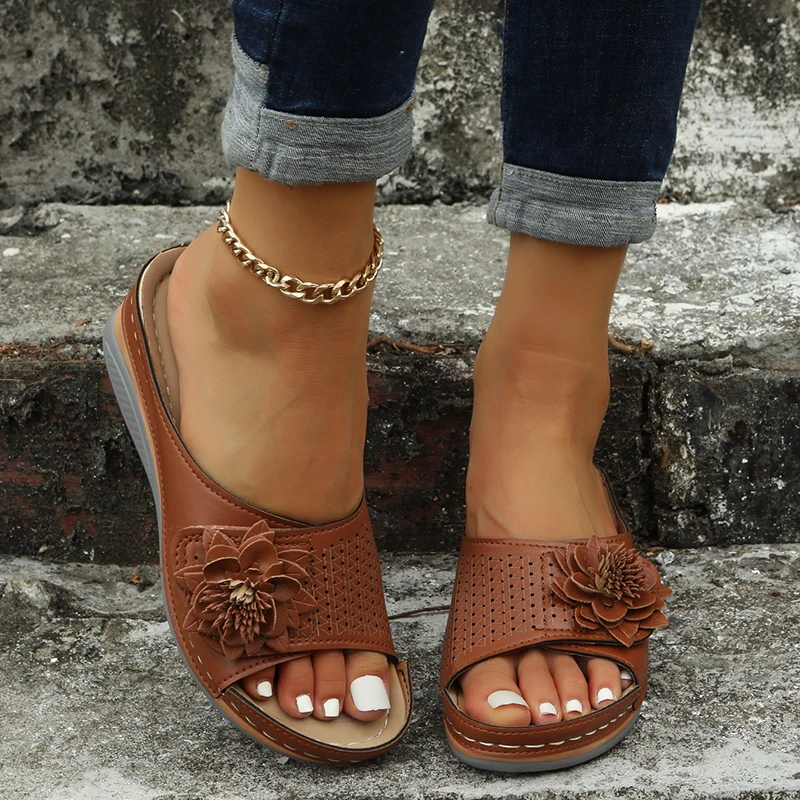 

Женские шлепанцы большого размера, Женская обувь в ретро-стиле, римские сандалии из искусственной кожи, повседневная обувь на танкетке с цветами