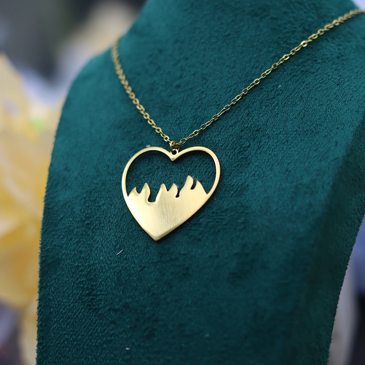 Фото Ожерелье-кулон Kinitial Love Heart Flame в готическом стиле панк, с огненным сердцем, на ключицу, из нержавеющей стали, ювелирные аксессуары №3
