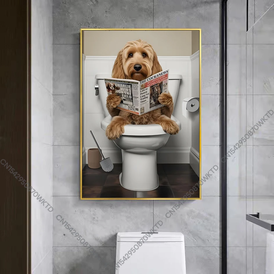 Забавная милая собака сидящая на туалете газета для чтения плакат принты