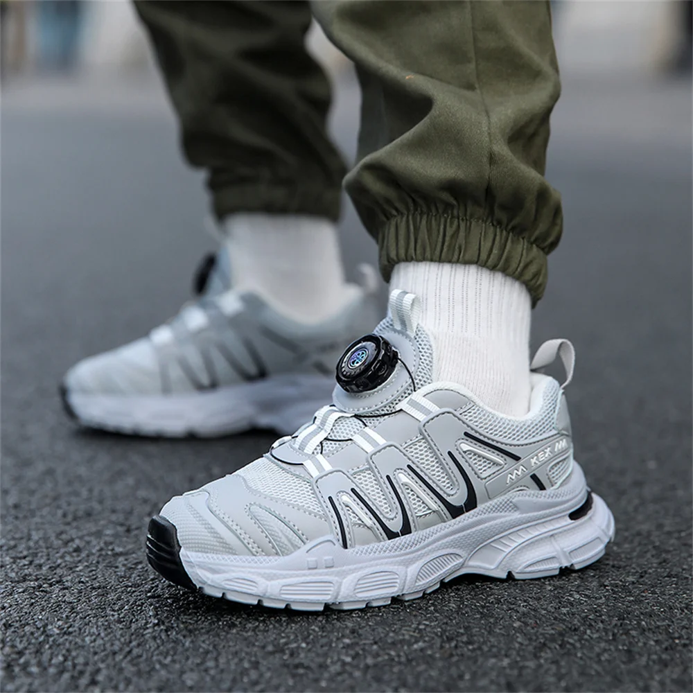 Рисунок 6 - Кроссовки для мальчиков и девочек