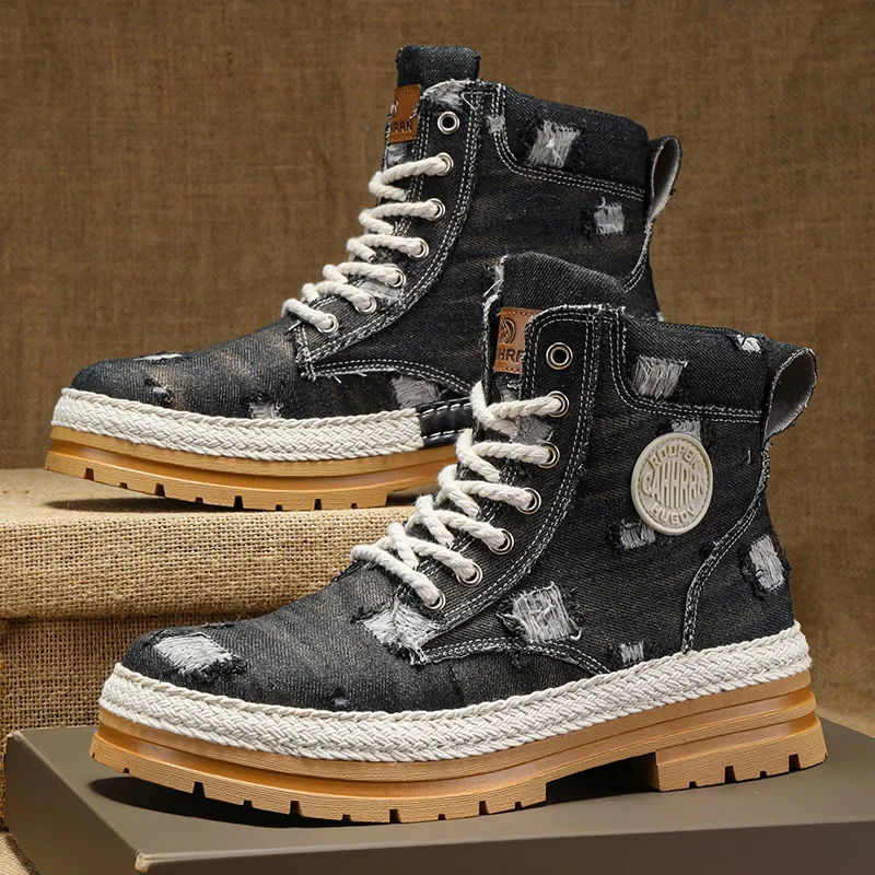

2023 Mens Boots Casual Shoes Cowboy Military Platform Chelsea Designer Luxury Leather Tactical Work Safety Ankle Sneakers
