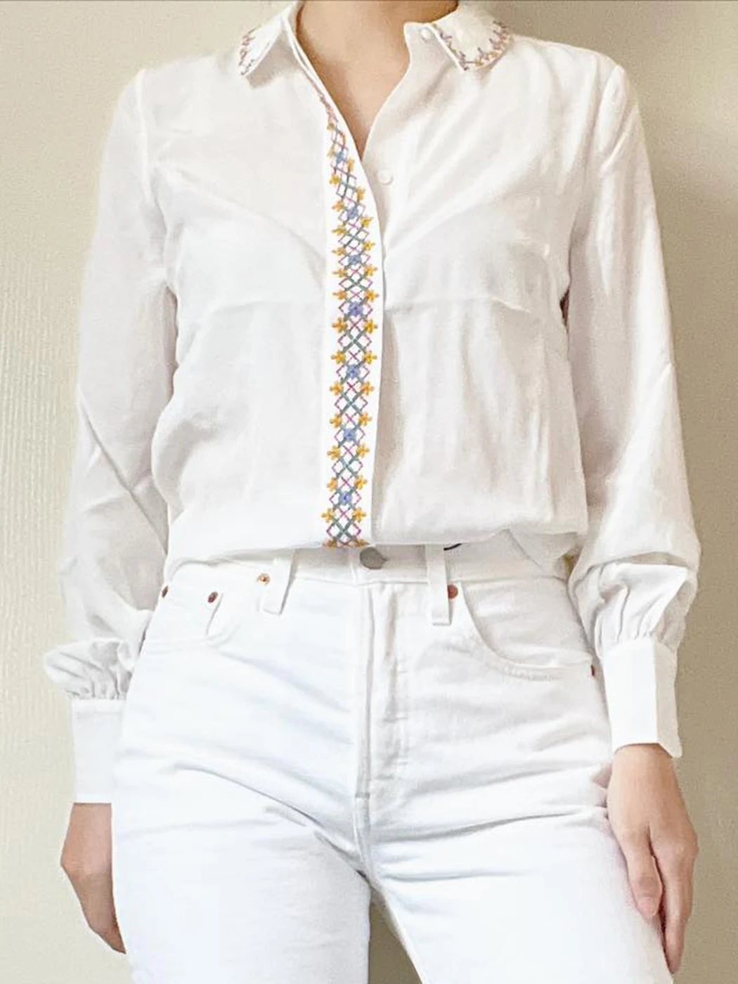 

Floral Embroidery High Quality Blouses 2022 Spring Long Sleeve French Vintage White Solid Shirts Women Elegant Office Lady Tops