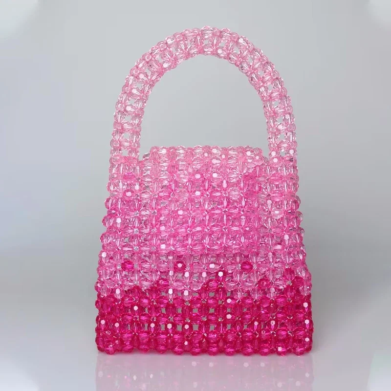 Эксклюзивный дизайн сумки из бисера с градиентным рисунком розового и синего
