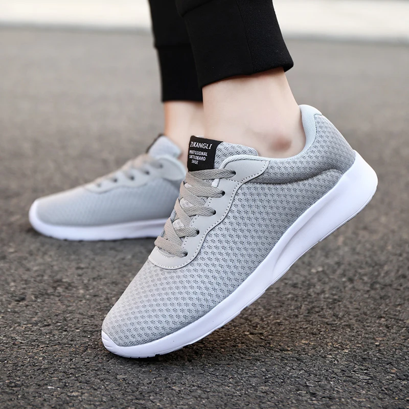 Men Women Sneakers Classical Walking Shoes Light Weight Casual Daily Sports Shoes Unisex Adult Sneaker