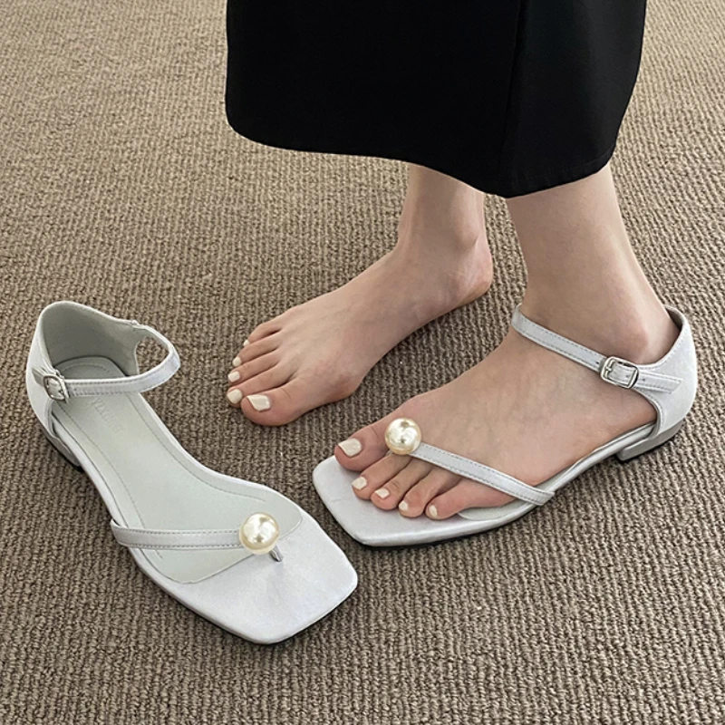 

Сандалии женские из натурального шелка, на плоской подошве, с жемчугом