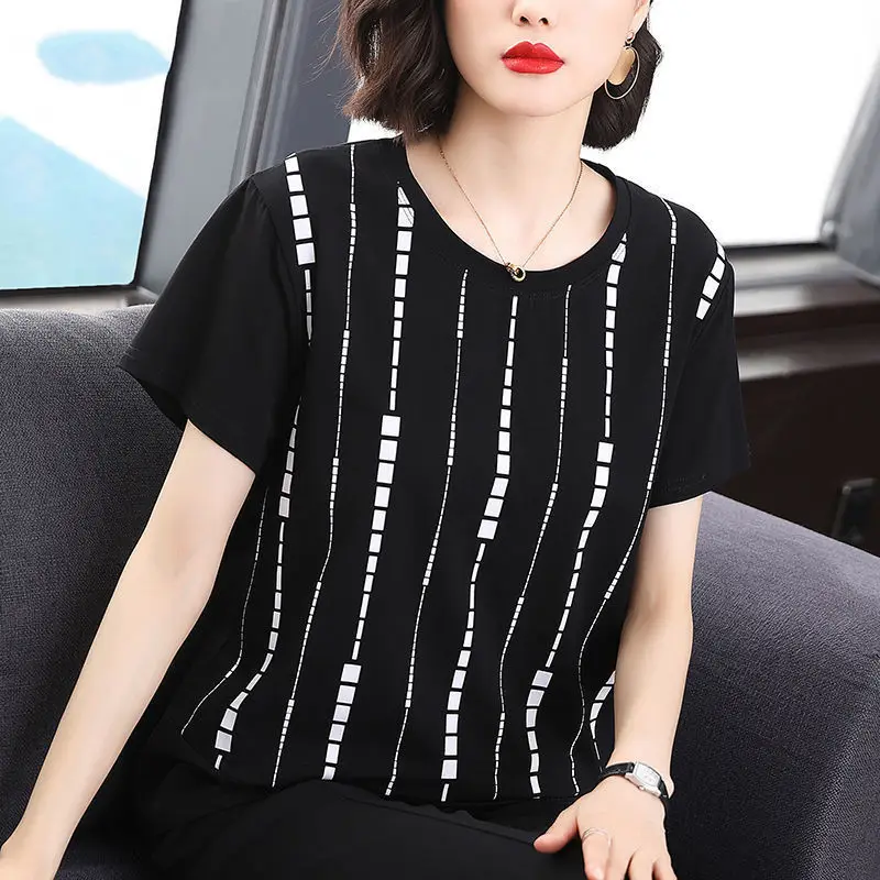 

Футболка женская оверсайз с коротким рукавом и круглым вырезом