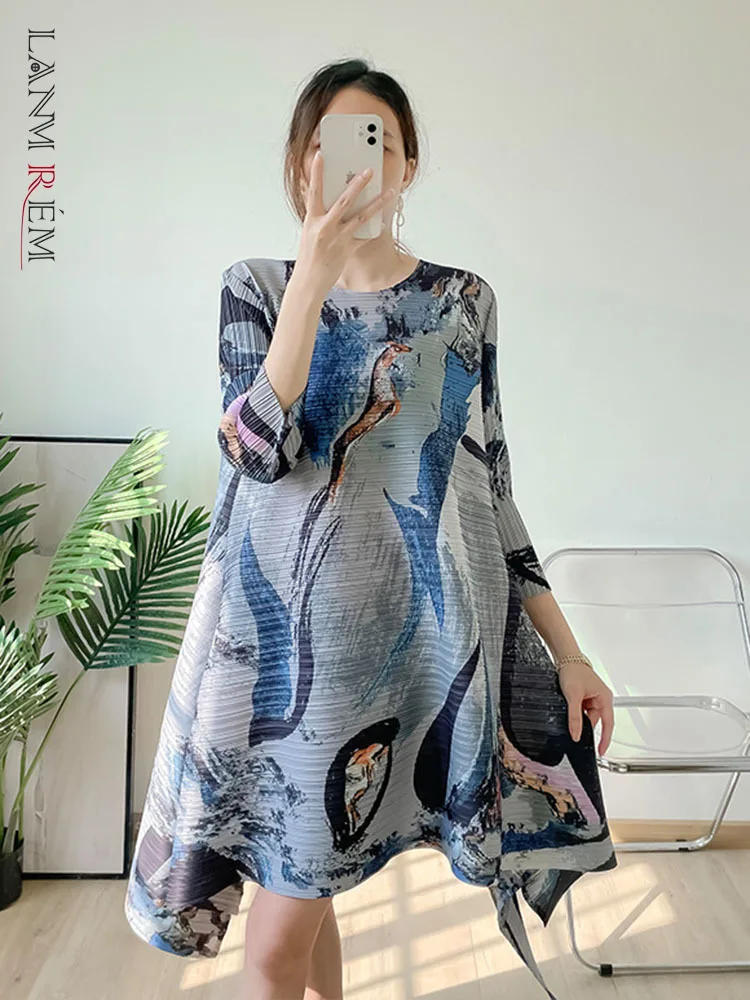 

LANMREM Elegant Pleated Irregular Print Dress Women Three Quarter Sleeve Round Collar Loose 2022 Summer Female Clothing 2I500