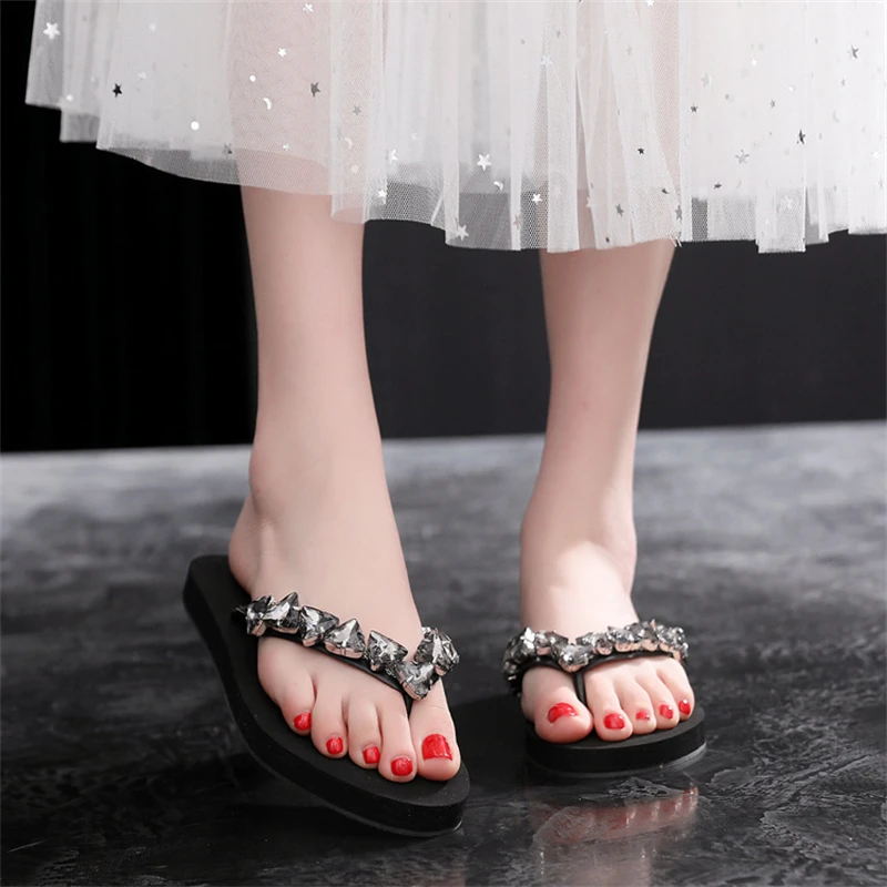 

2022 summer new slippers women wear fashion beach seaside triangle diamond rhinestone flat flip-flops