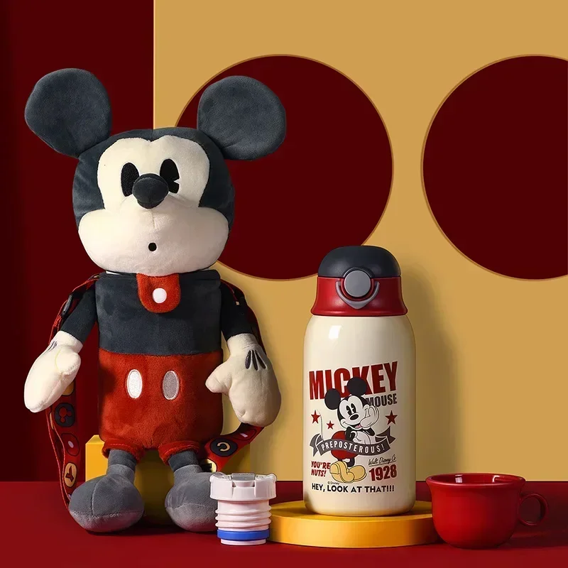 

Детская Изолированная чашка с Микки и Минни, соломенными бутылочками и чайником