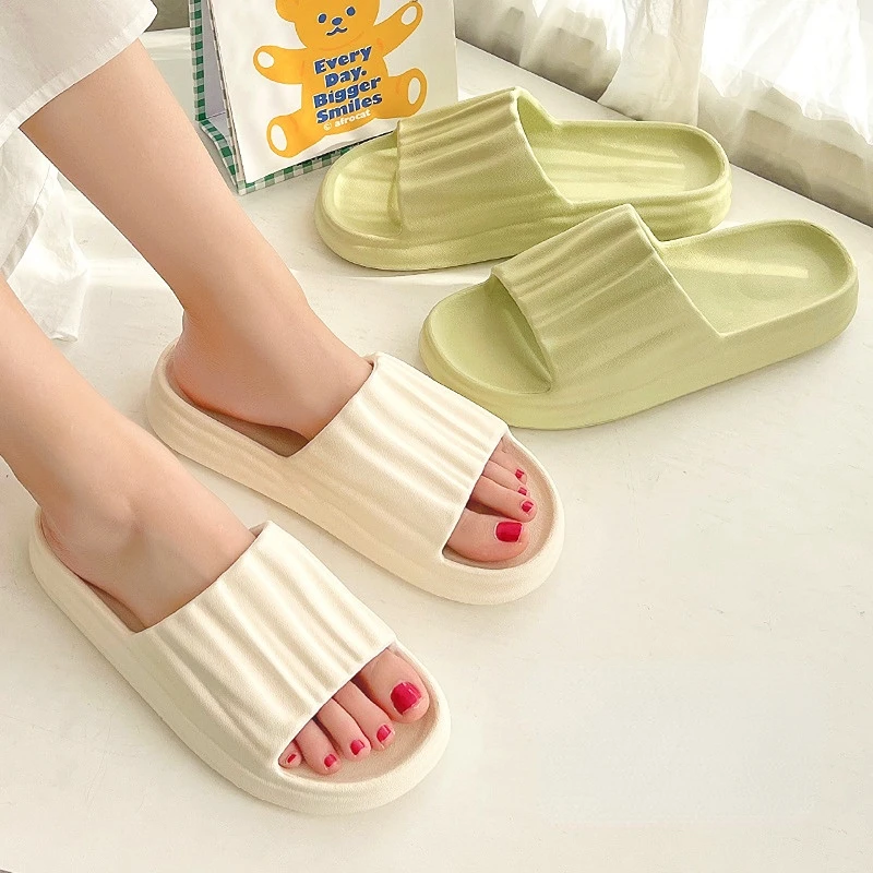 

Home Slippers Cloud Woman Mute PLeated Summer Beach Slides Indoor Soft Sole Non Slip Eva Sandals Men Male Flip Flops 2022 new
