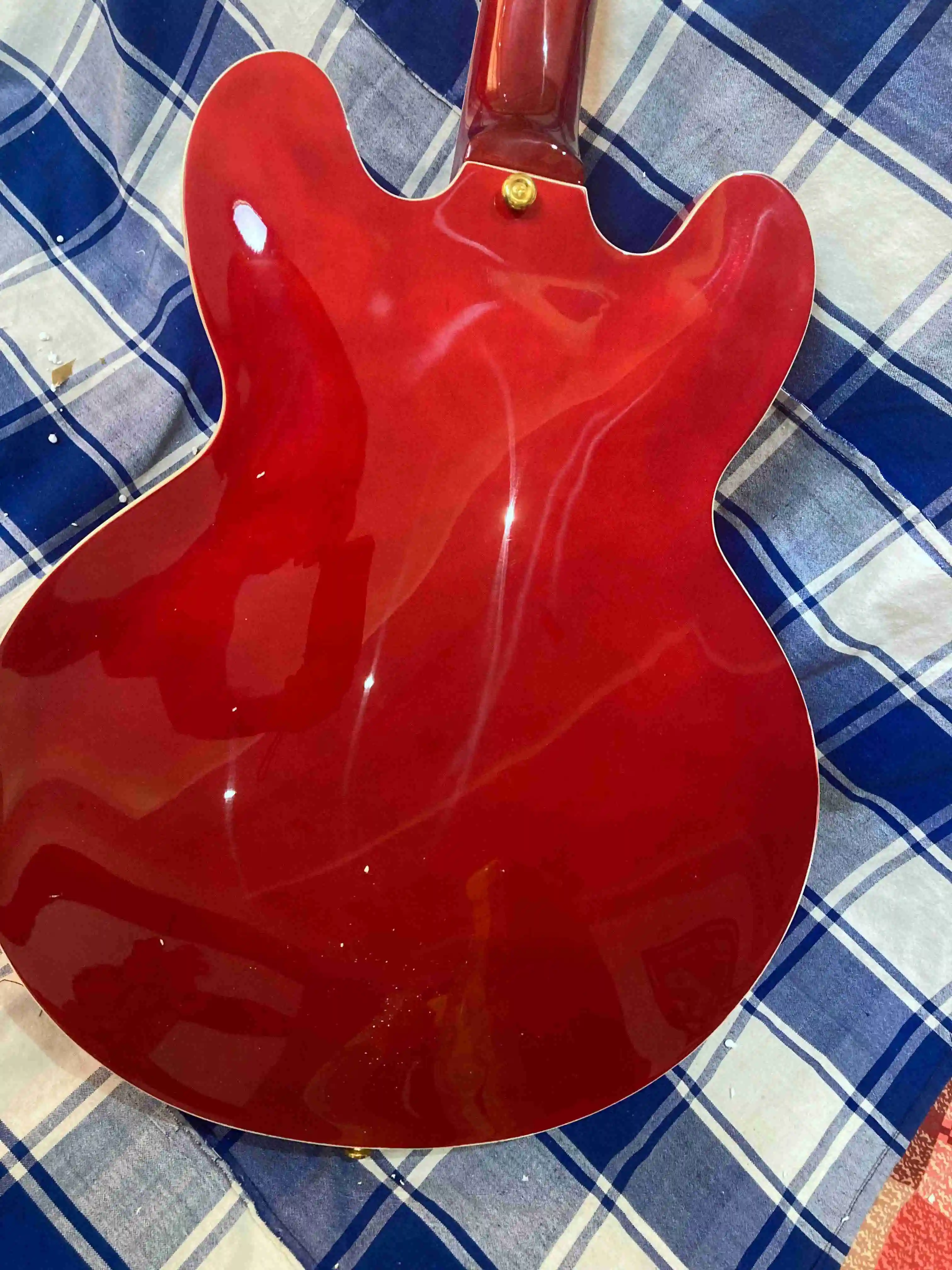 Пользовательский магазин тигровый клен Топ 335 КРАСНАЯ ОТДЕЛКА полый корпус