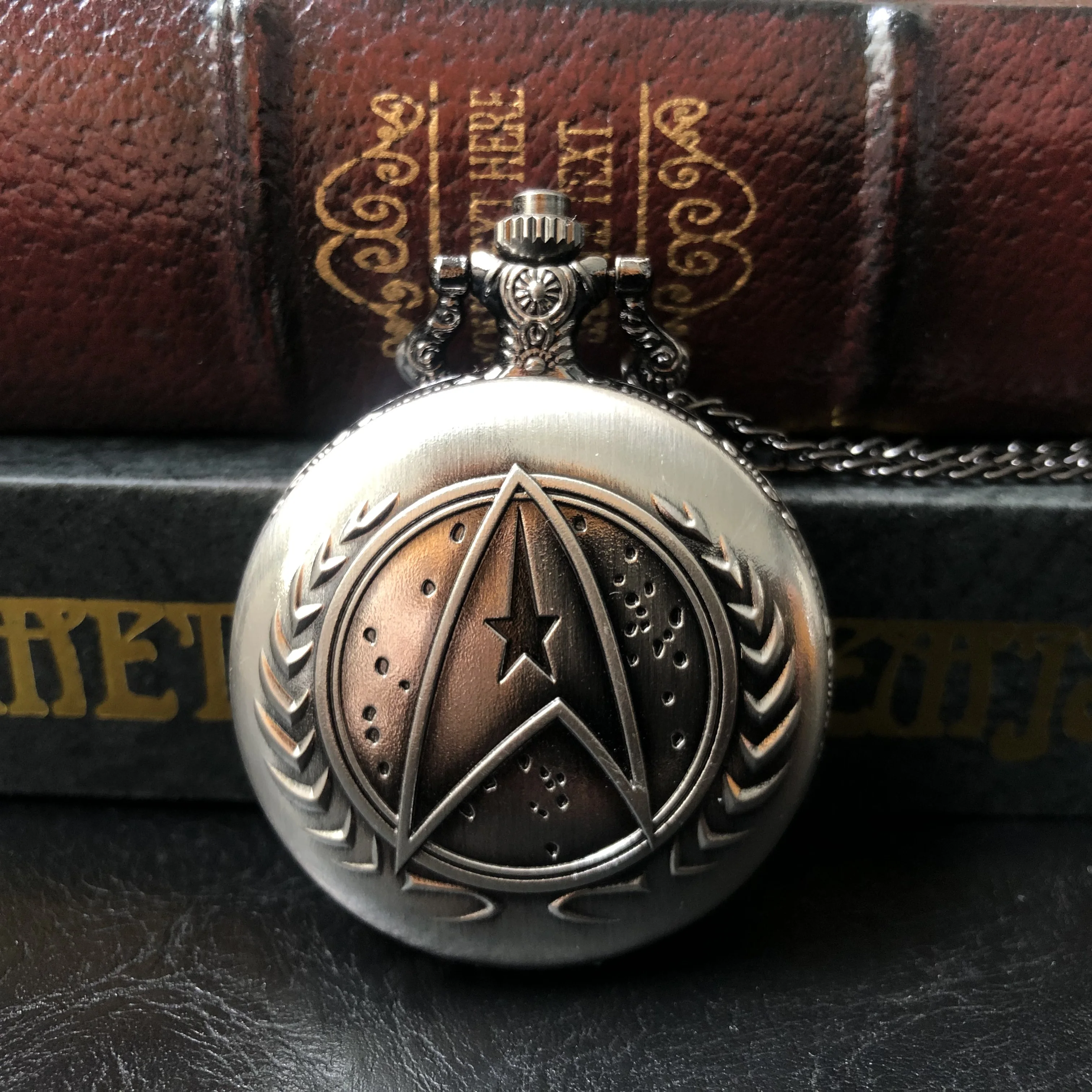 

Minimalist Big Dial Quartz Pocket Watch Necklace Pendant Gifts For Women Or Man with Fob Chain