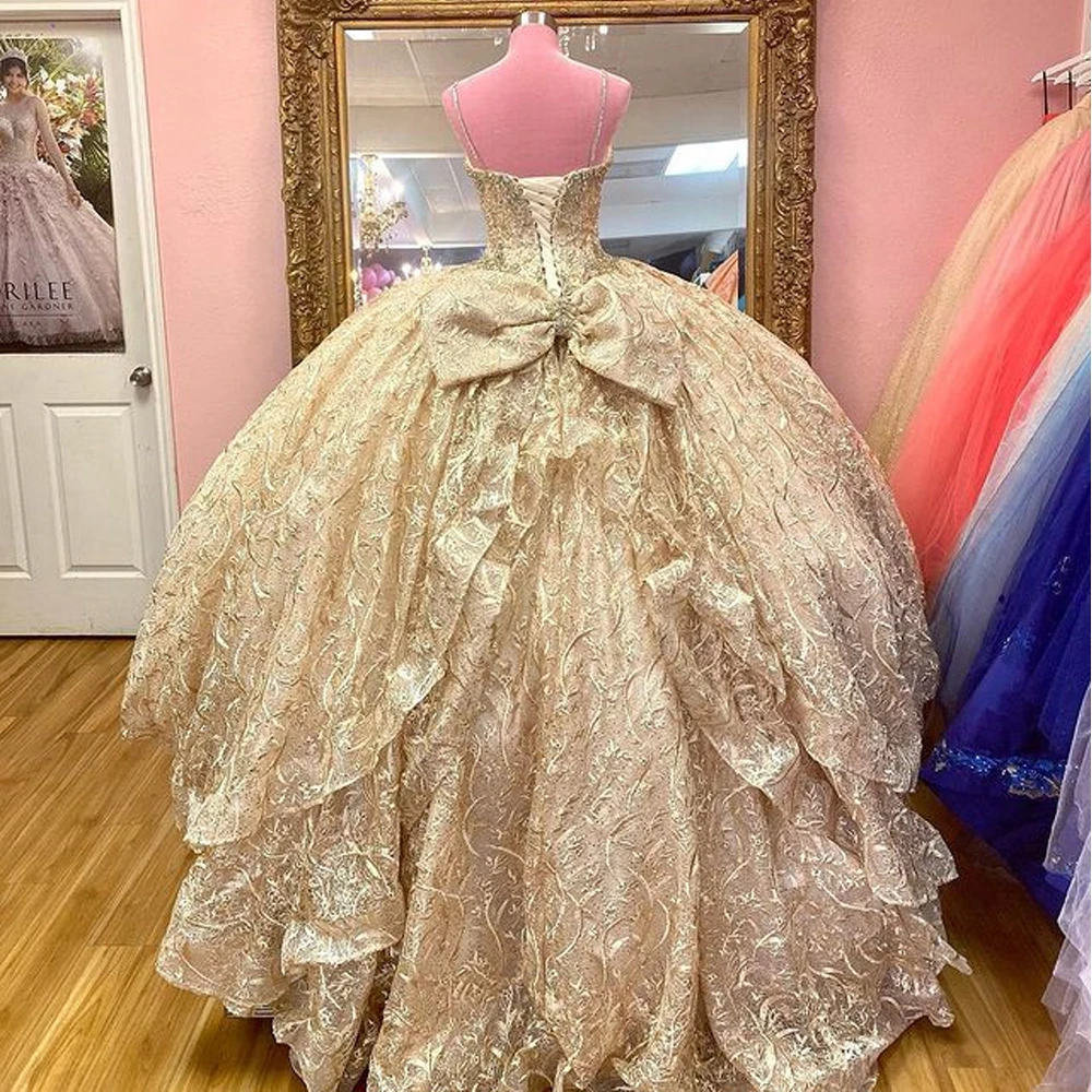 

Золотистое блестящее бальное платье, платья для Quinceanera, милое праздничное платье на бретельках с V-образным вырезом, аппликацией и блестками...