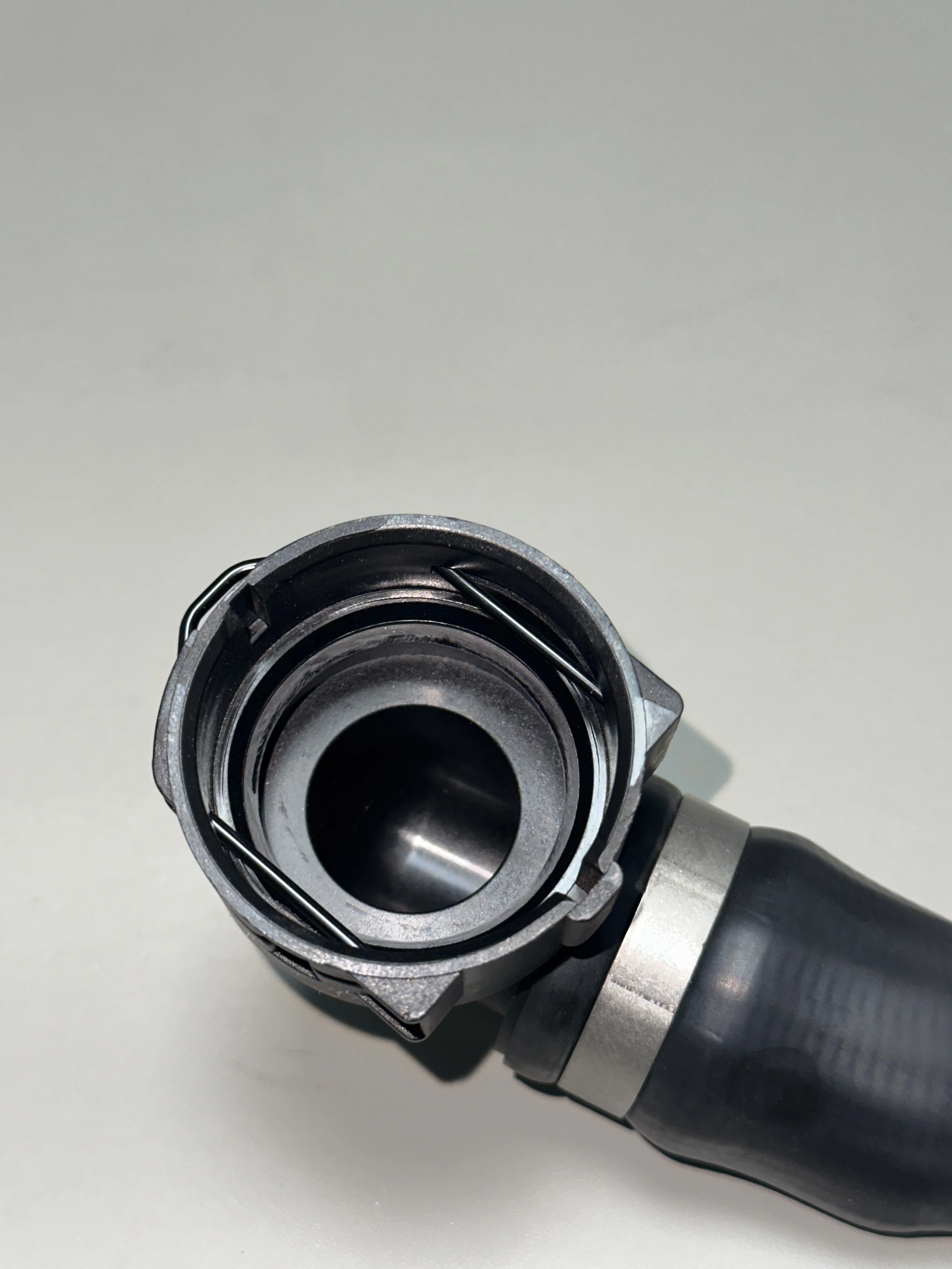 31338598 Верхний шланг радиатора для Volvo V40