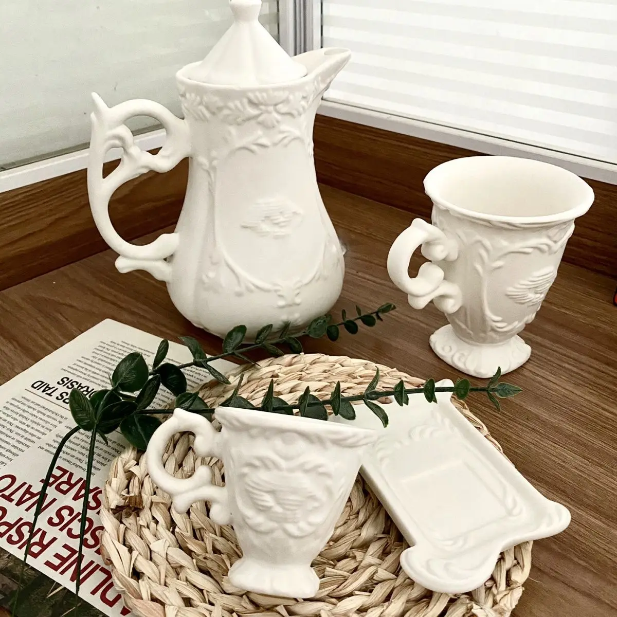 Итальянский дизайнерский стеклянный чайник из белого фарфора с тиснением