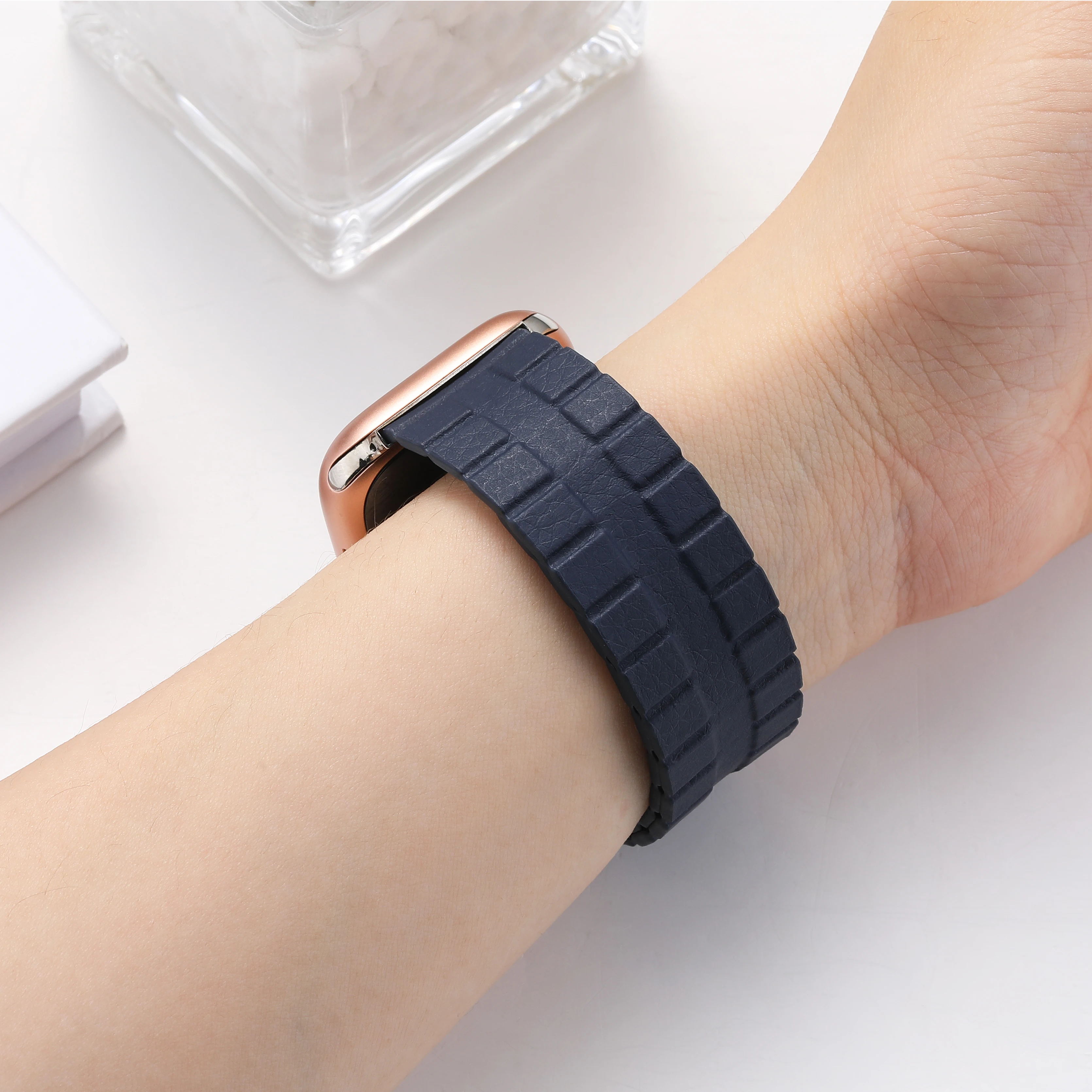 Leather strap for apple watch band 44mm 45mm 49mm 40 41mm 42mm 38mm Magnetic absorption bracelet iWatch series 7 6 se 8 5 ultra