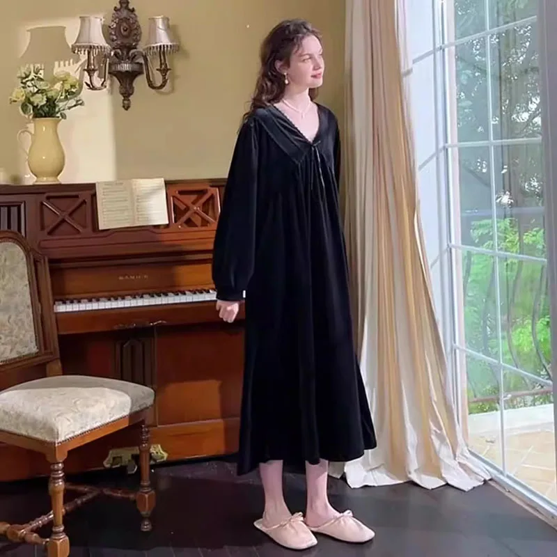 Платье для сна девочек Осень-зима 2024 черная бархатная Ночная рубашка в