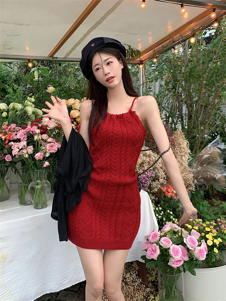 

Мини-платье женское трикотажное Облегающее с открытой спиной и лямкой на шее