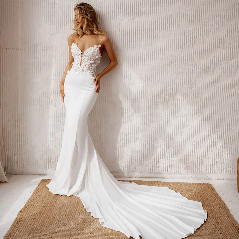 Платье женское свадебное на тонких бретельках с аппликацией