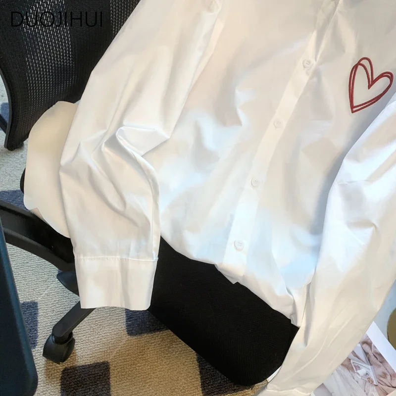 Женская белая рубашка с длинным рукавом