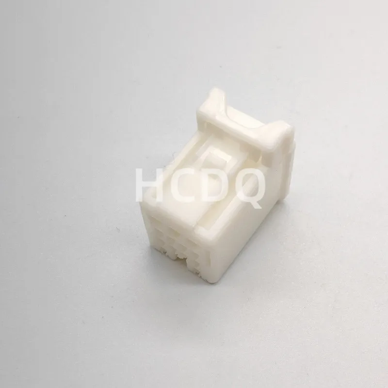 The original 82824-28400 automobile connector shell are supplied from stock