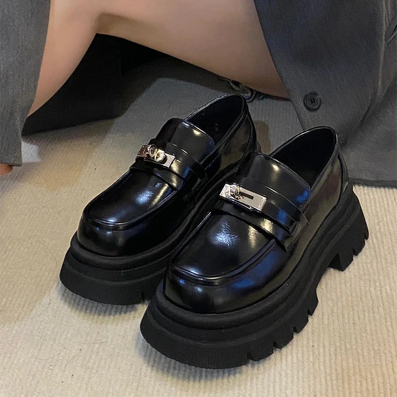 

Туфли женские кожаные на толстой подошве, повседневные маленькие лоферы, металлическая пряжка, в стиле ретро, весна 2023