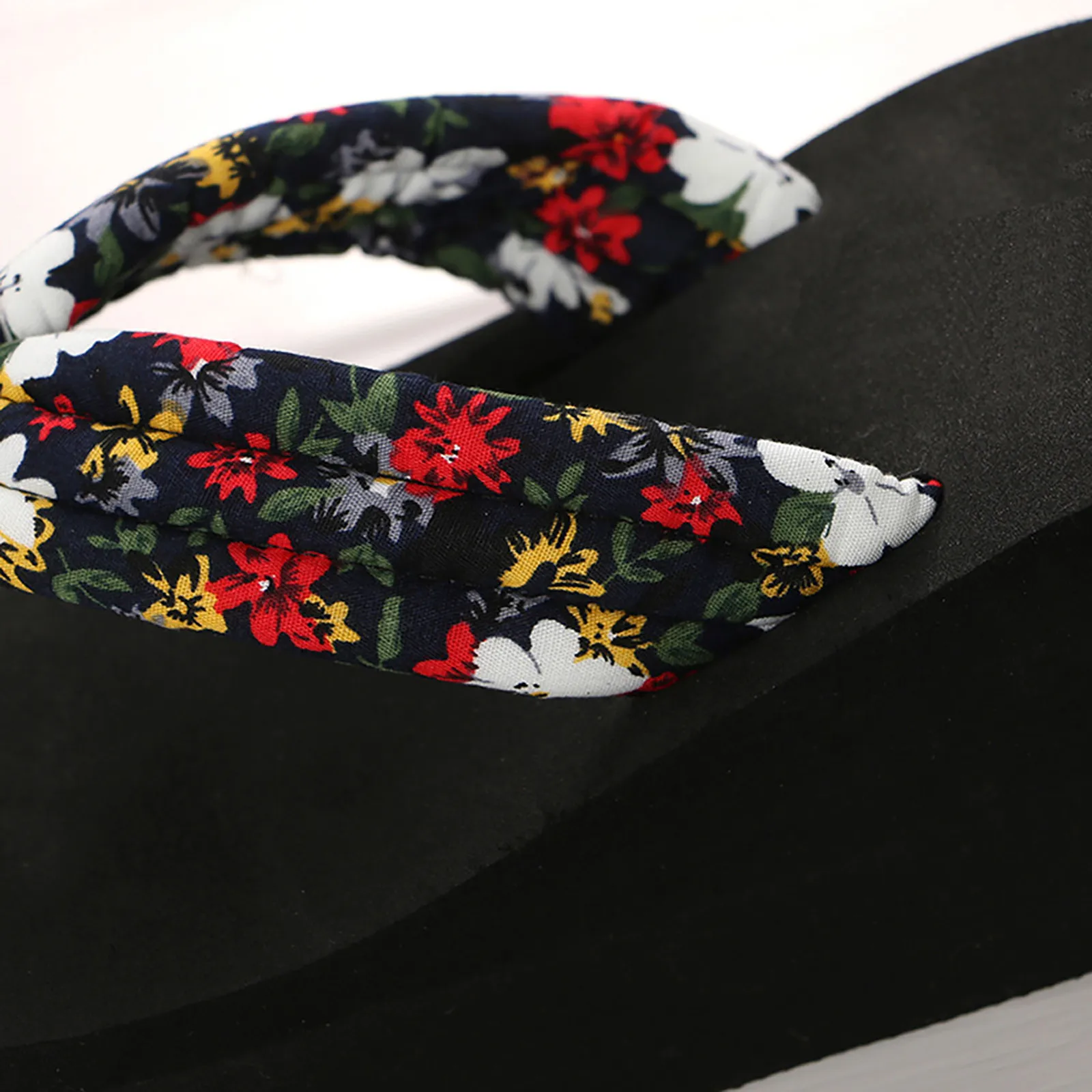 Летние тапочки с цветочным принтом женские богемные Сатиновые шлепанцы на