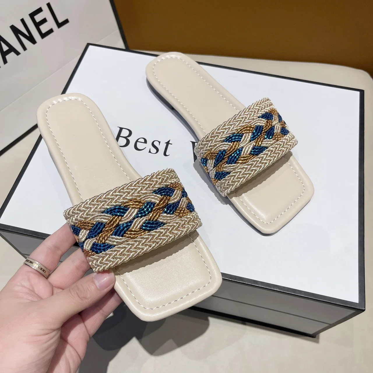 

2022 New Women's Woven Flip-flops Beach Sandals Home Flat Shoes for Spring and Summer Slippers for Women