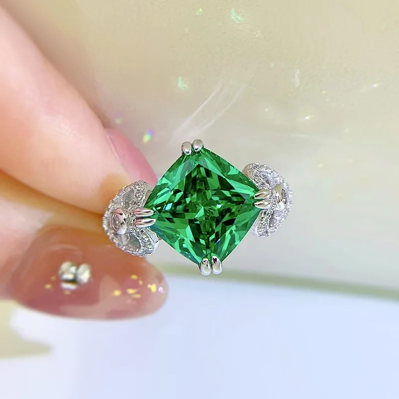 

Green tourmaline inlaid fertilizer square 10*10 high carbon diamond beautiful and eye-catching 925 silver ring female