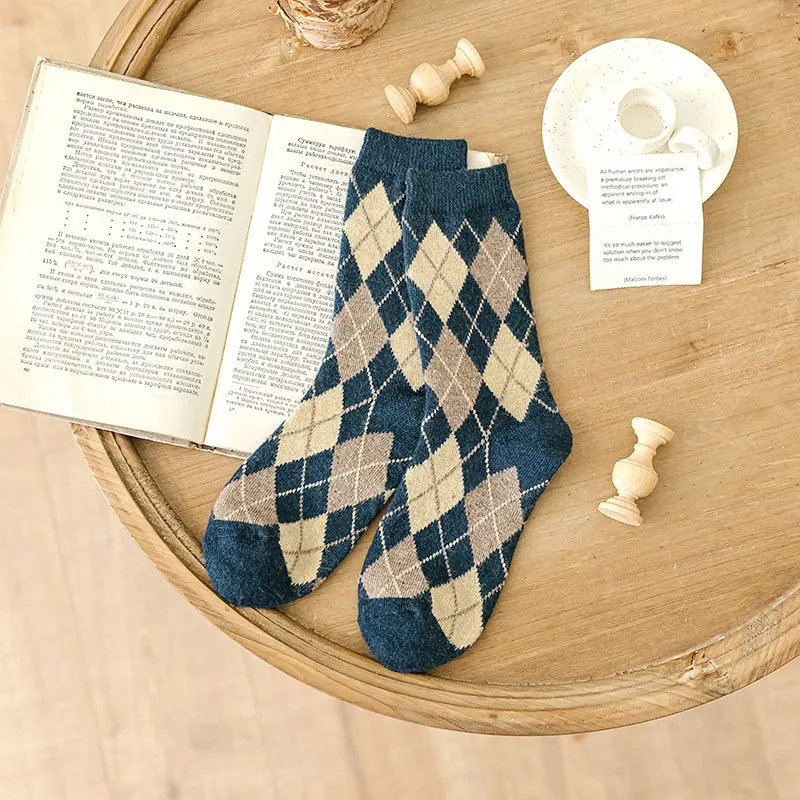 High Quality Vintage Wool Cotton Socks New Fashion Thermal Socks Women Winter Warm Thick Fluffy Breathable Geometric Girls Socks