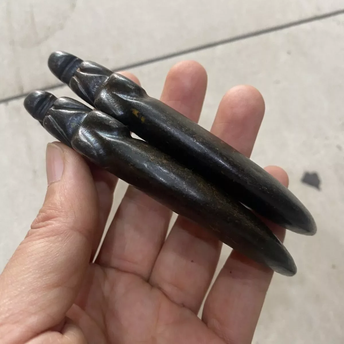 Старинный китайский Хуншань культура ручная резьба амулет тигровый зуб