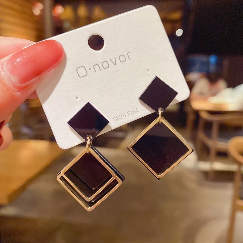 

Fashion Commuting Personality Simple 2023 New Earrings Women's Seats European and American Style