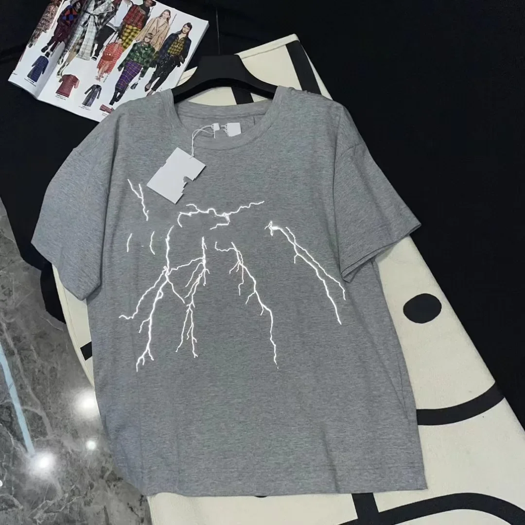 Стильная футболка свободного кроя с буквенным принтом классическая стирка