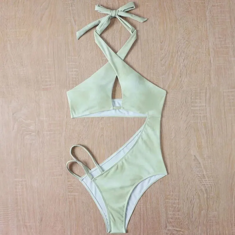 

Слитный купальник со шнуровкой на бретелях