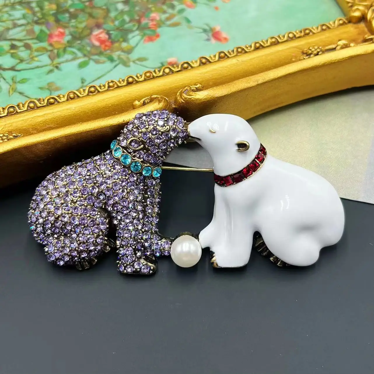 

European and American Ice and Snow, Strong Love and Honey, Polar Bear Enamel brooch