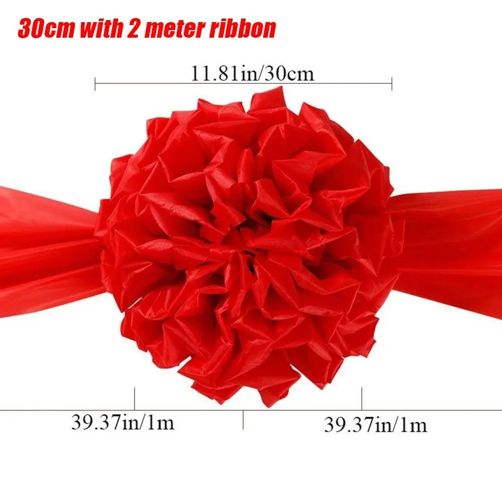 

Красный атласный цветочный шар для свадебной церемонии
