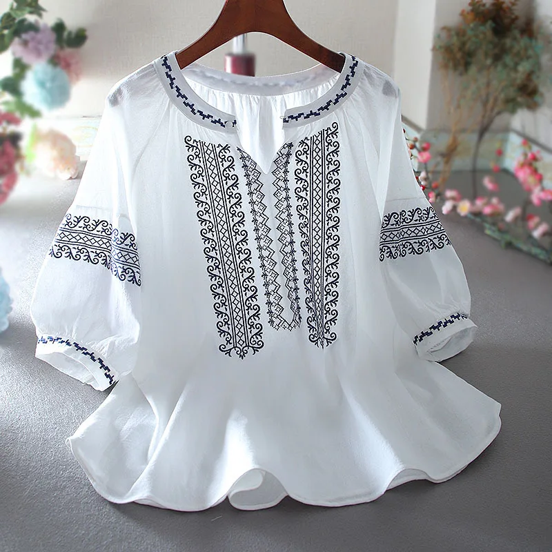 

SuperAen 2022 Summer Retro Folk Art Cotton Lantern Sleeve Embroidery Flower Printing Loose Casual O Neck Shirt Womens Tops