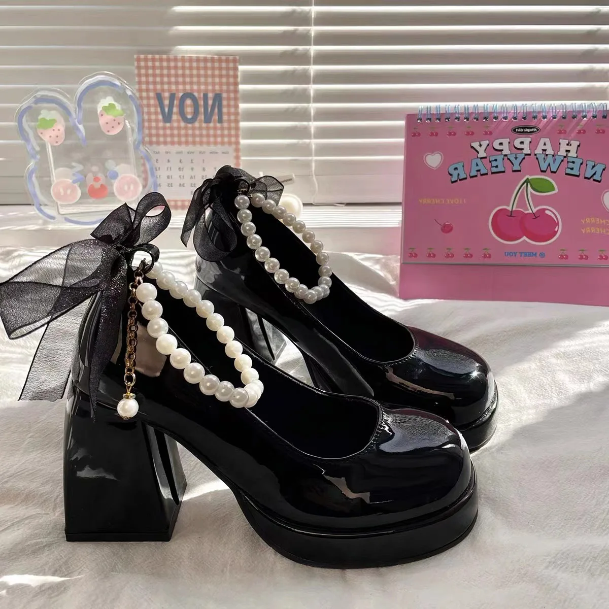 Туфли женские маленькие кожаные с круглым носком на толстом высоком каблуке