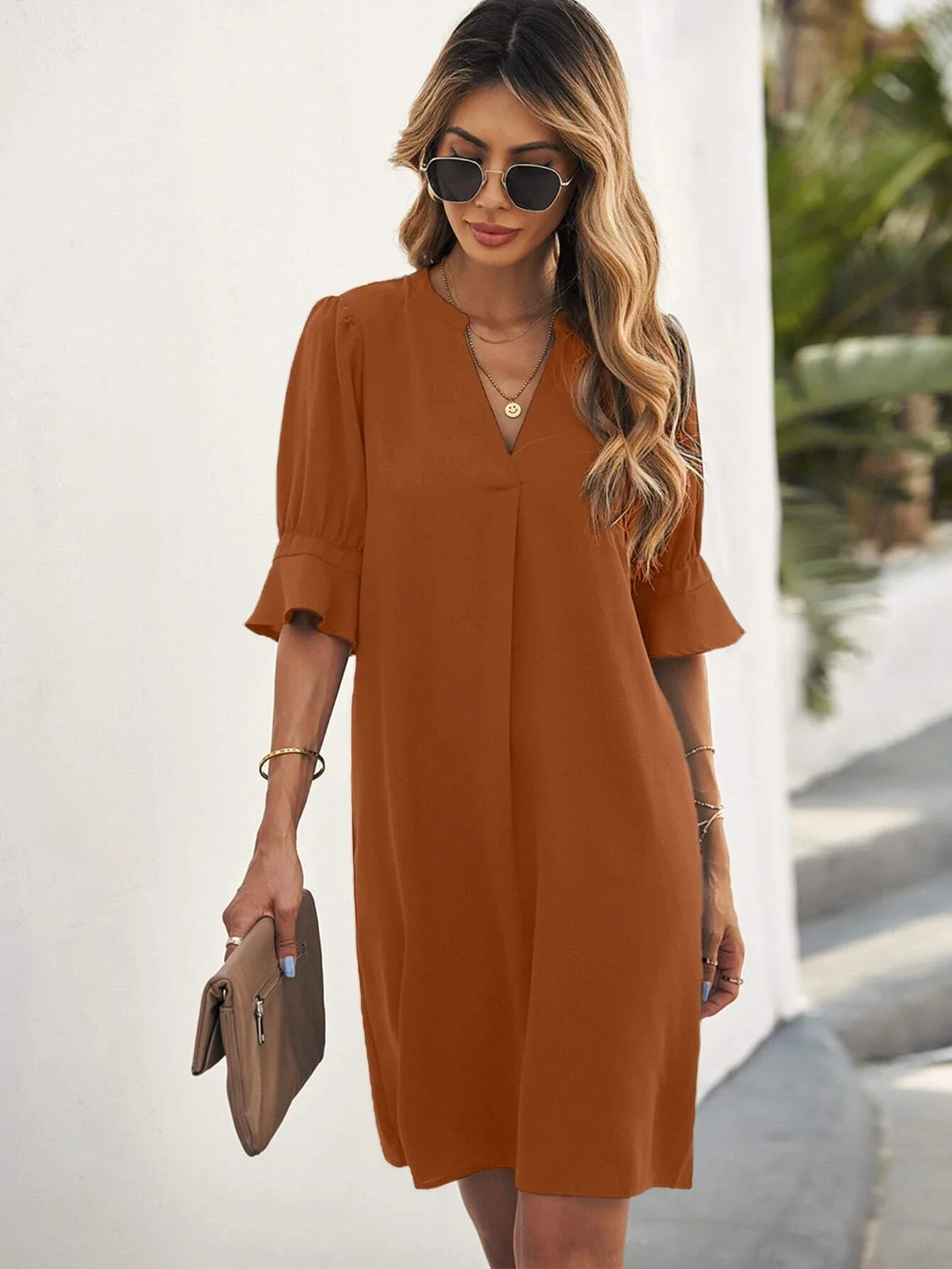 

Notched Neck Flounce Sleeve Tunic Dress