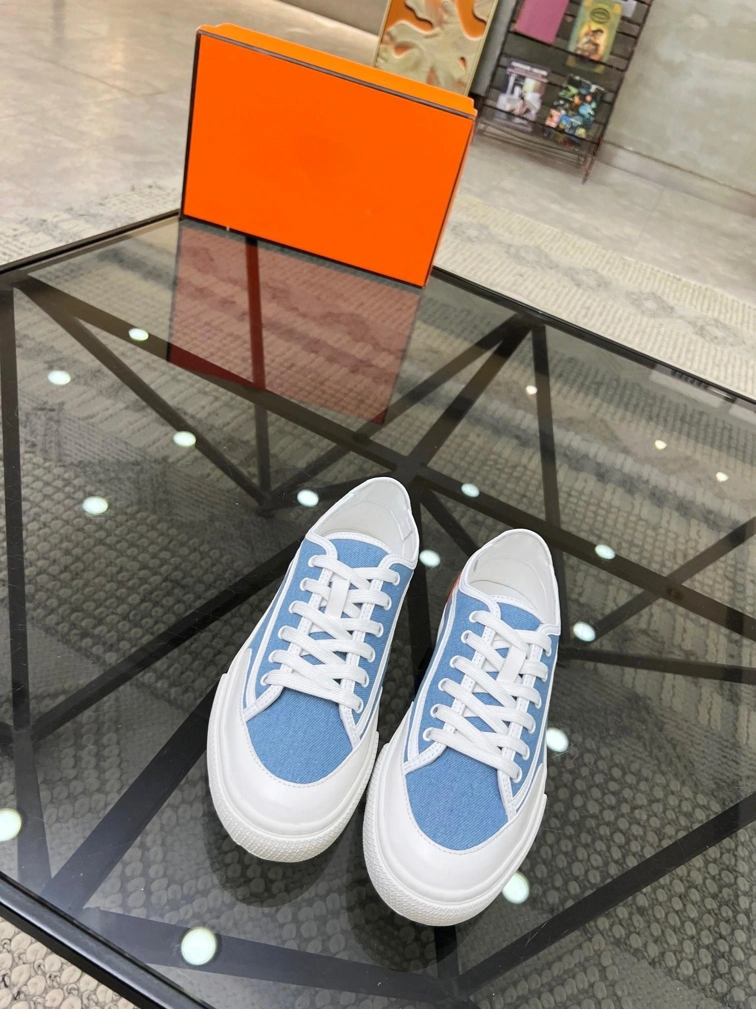 

23 years of summer boutique casual shoes, the upper soft cowhide splicing to create a fashionable version, simple atmosphere