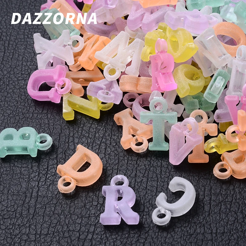 100 шт./лот Случайные матовые буквенные подвески из акрила для изготовления ювелирных изделий Детские подвески для ожерелий Аксессуары.