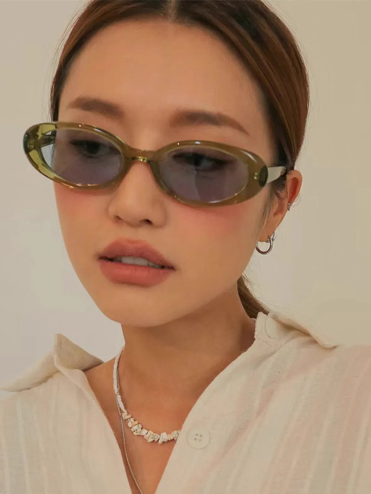 Новинка 2024 овальные зеленые солнцезащитные очки в узкой оправе стиле ретро