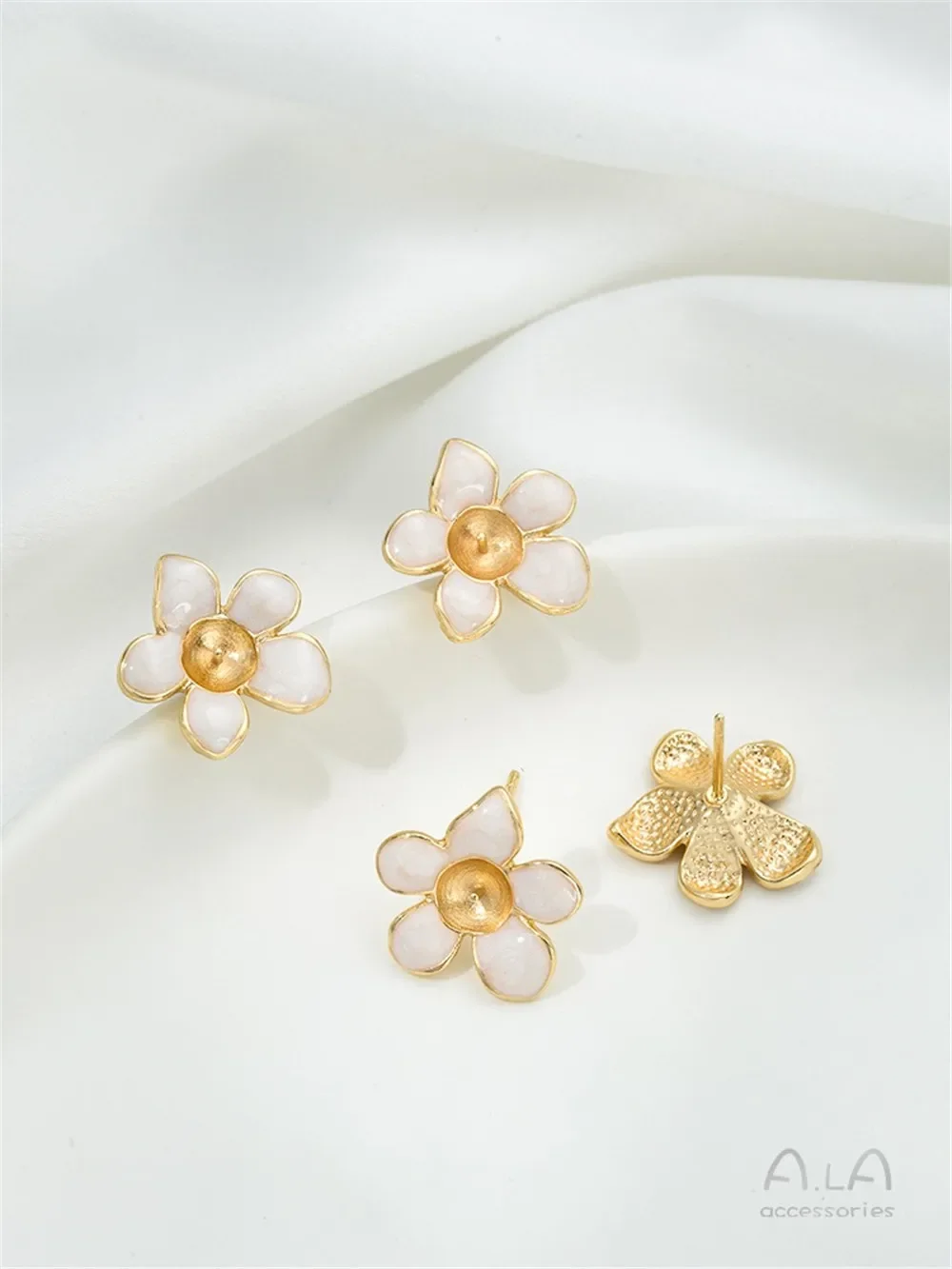 14-каратное золото маленькие цветочные серьги из бисера с капающим маслом и